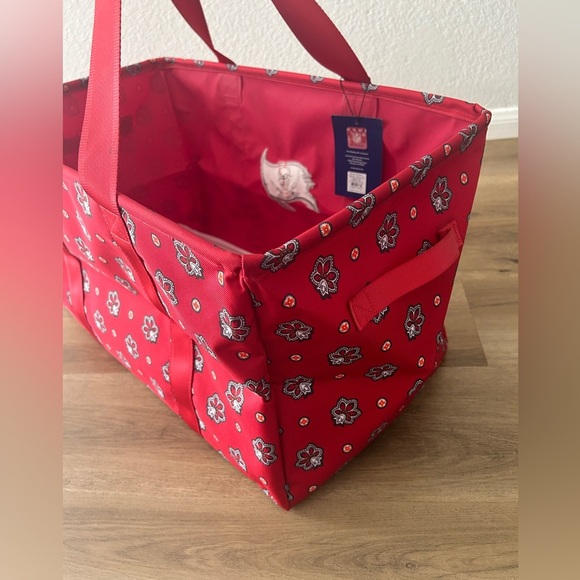 Vera Bradley NFL Tampa Bay Buccaneers Large Tote Bag – Rare Red Print- NWT - Picture 10 of 16